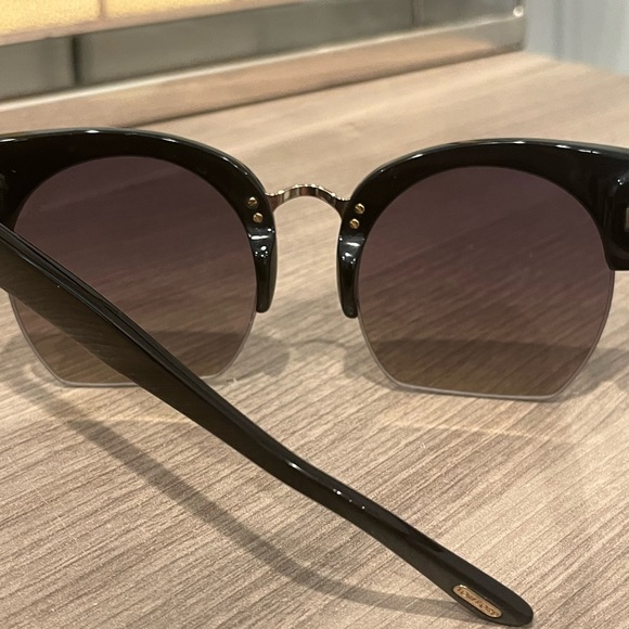 TOM FORD sunglass! Black frame w/brown gradient lenses!TF 552 01b 55-22 140 - Picture 6 of 9